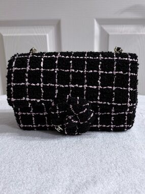 CHANEL 23K Black Tweed Shoulder Bag with Pink Grid and Camellia